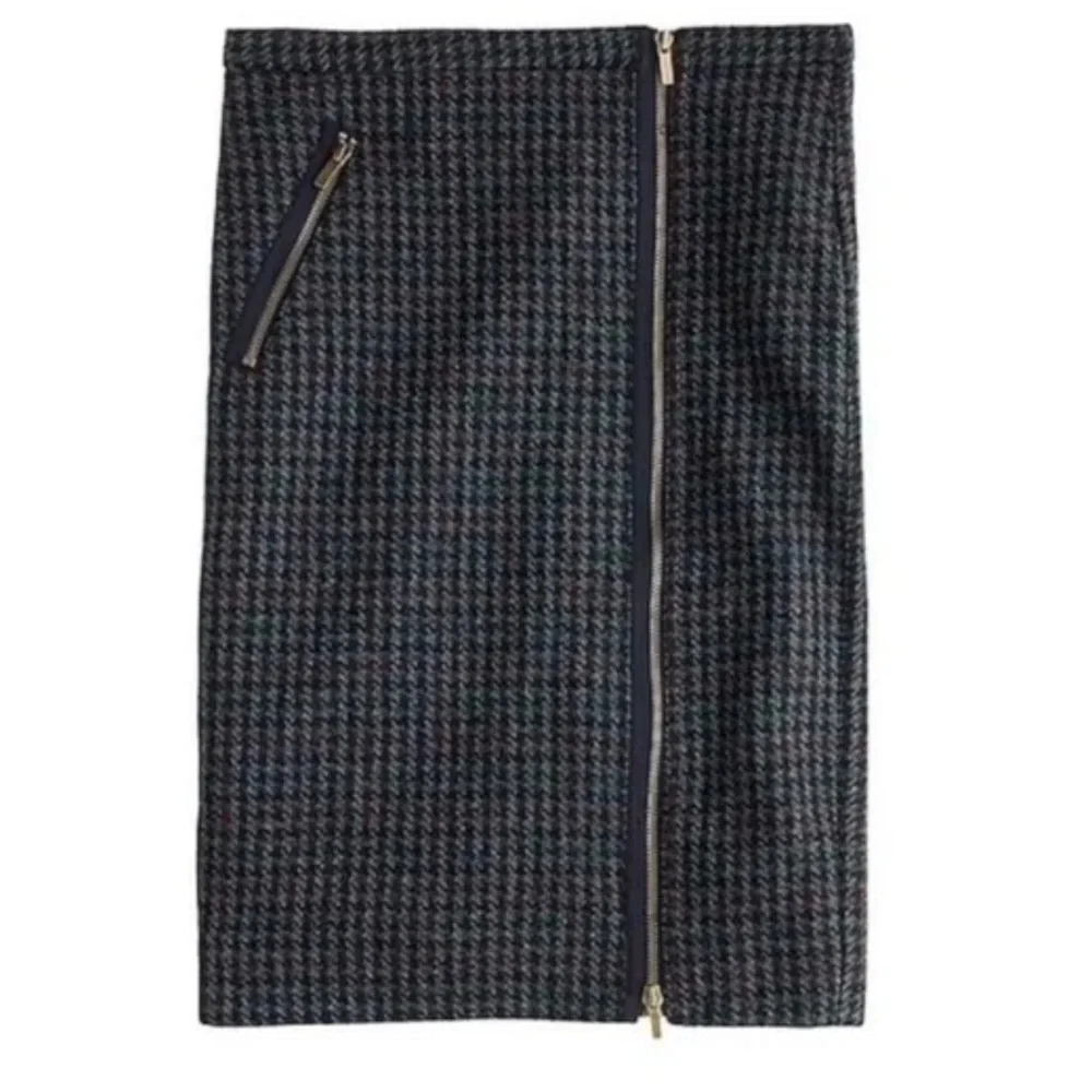 Elegant JCrew Black and Blue Checkered Wool Skirt with zippers - Picture 2 of 4